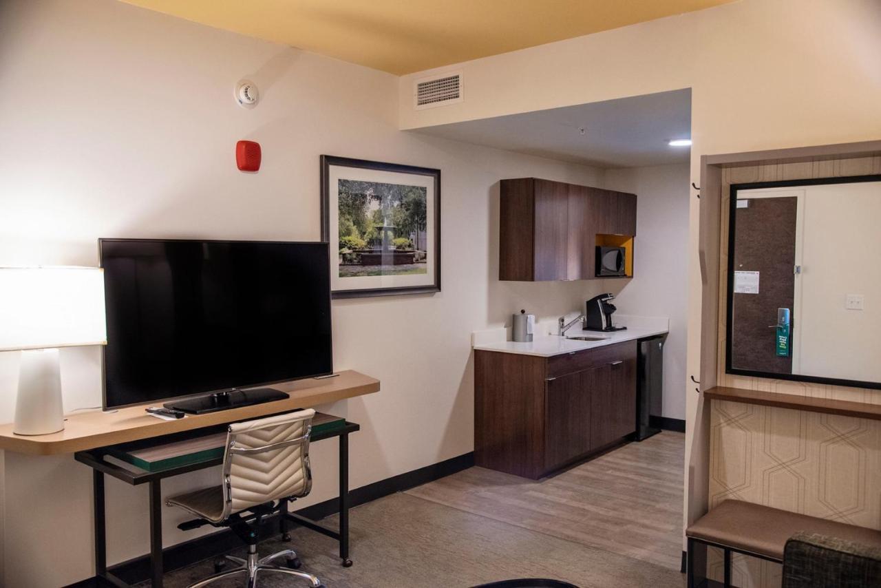 One-Bedroom King Suite
