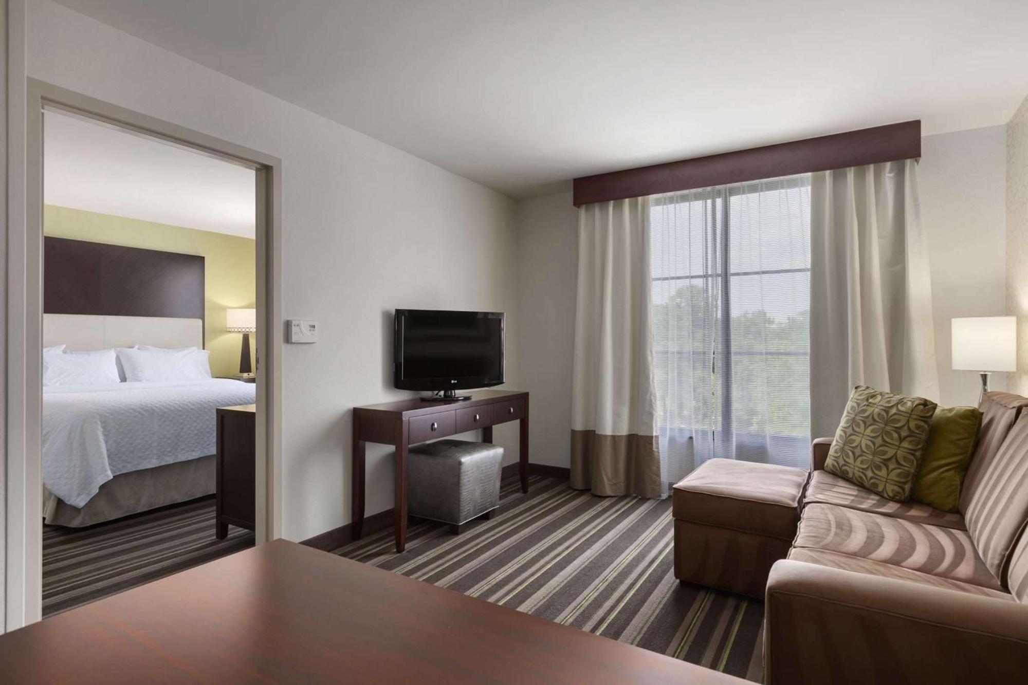 Two-Room King Suite - Non-Smoking,1557443740:JPEG