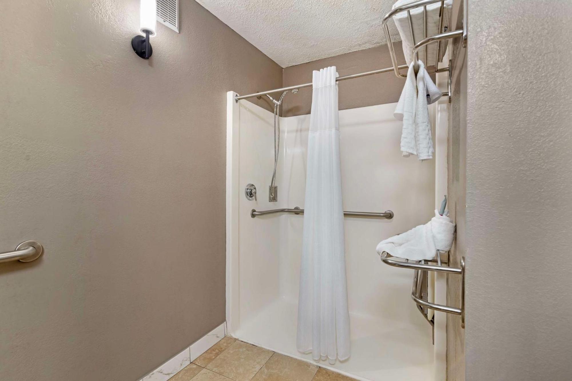 King Room Roll Shower Mobility Access,1602339491:JPEG