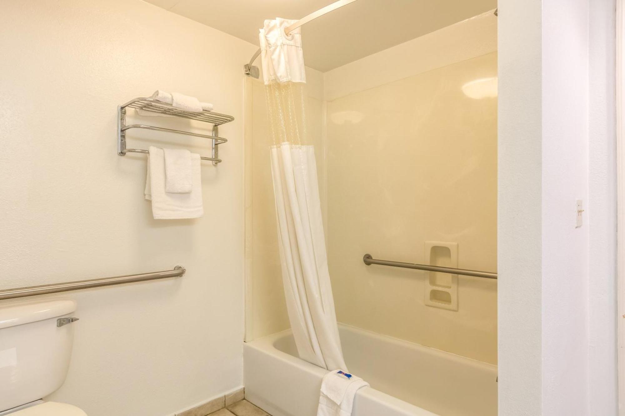 King Room - Disability Access - Non-Smoking