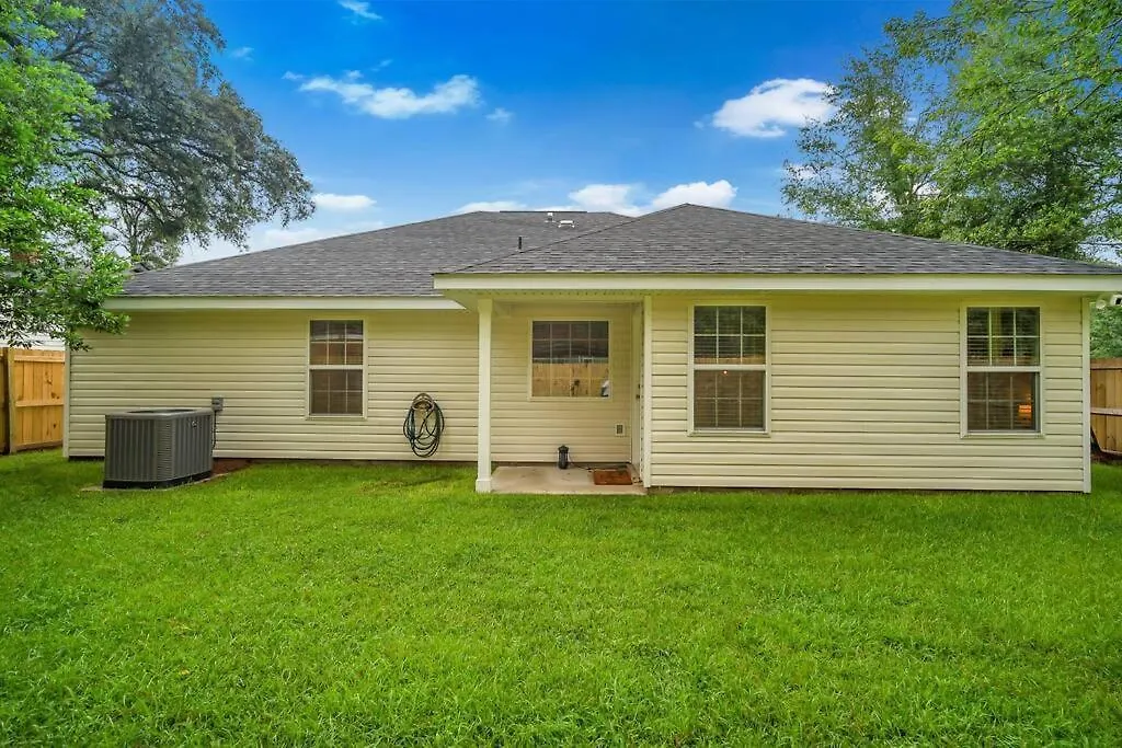 Beautiful New Construction Only 4 Min To Downtown!-1