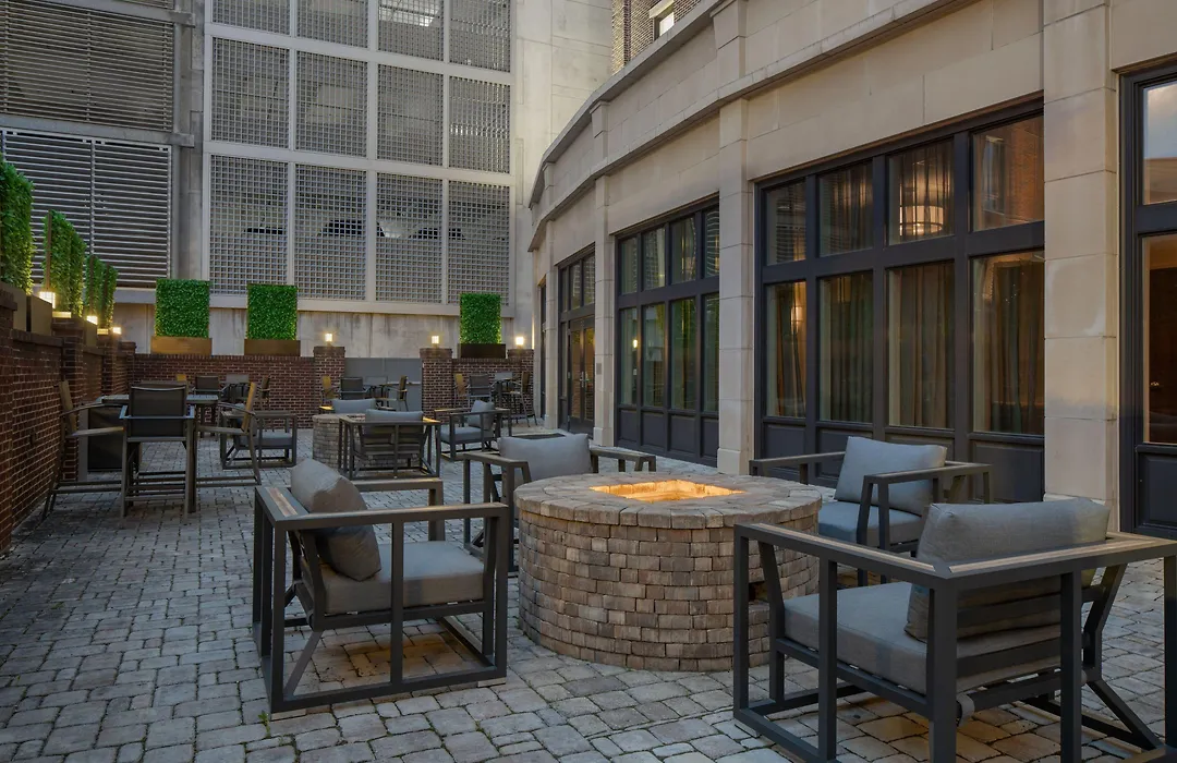 Fairfield Inn & Suites By Marriott Savannah Downtown Historic District-1