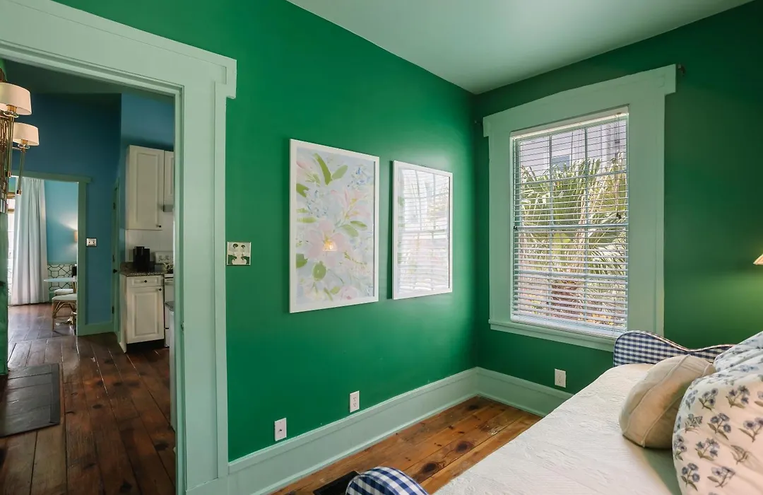 Charming Savannah Duplex Courtyard Parking-1
