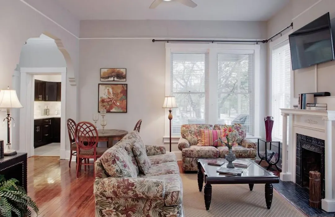 420Waldburg A - Modern Apt With Southern Charm Blocks From Forsyth-1