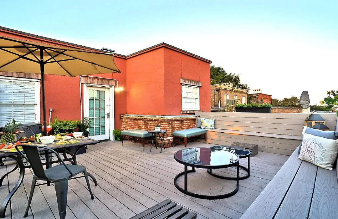 Sprawling Penthouse With Rooftop Deck Blocks From The River-1