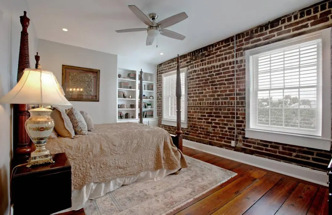Newly Renovated 4 Bed 3 Bath And 2 Parking Spots-1