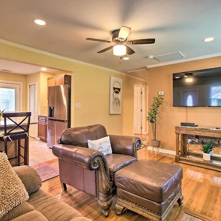Updated Savannah Hideaway W/ Luxury Backyard!-3