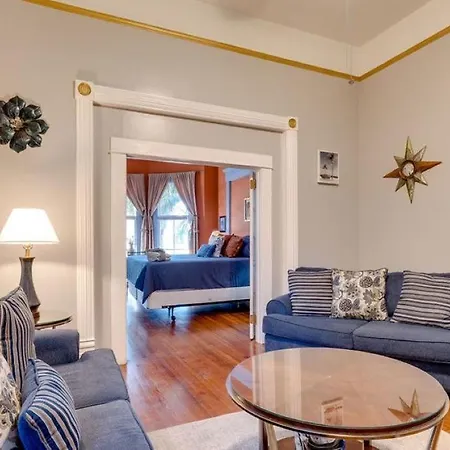 Elegant 2 Bed Directly On Forsyth Park-2