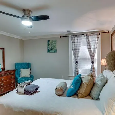 4 Bedroom Beauty Steps From The River-2