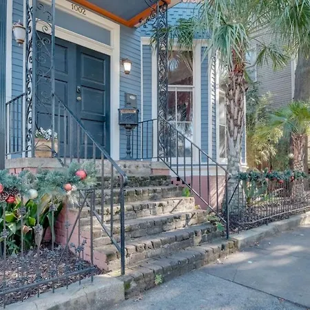 Elegant 2 Bed Directly On Forsyth Park-3