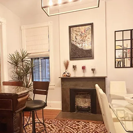 The Lyons House - Luxe Historical Home - Parking Included-3