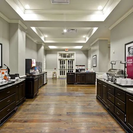 Hampton Inn & Suites Savannah Historic District-2