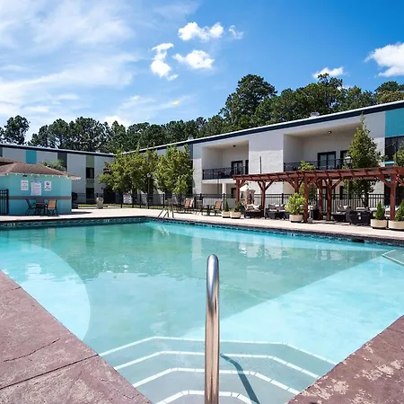 Cottonwood Suites Savannah Hotel & Conference Center-2
