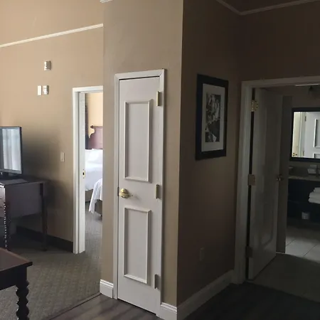 Embassy Suites Savannah Historic District-2