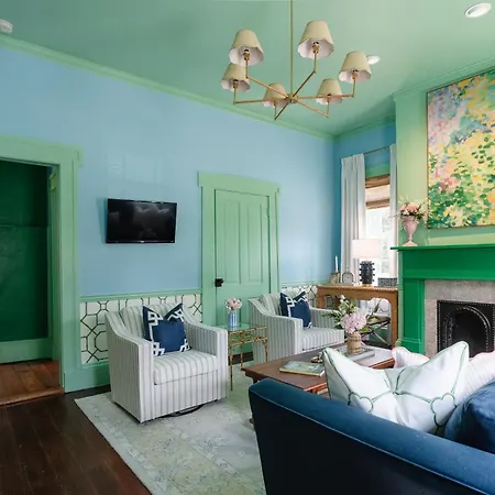 Charming Savannah Duplex Courtyard Parking-3