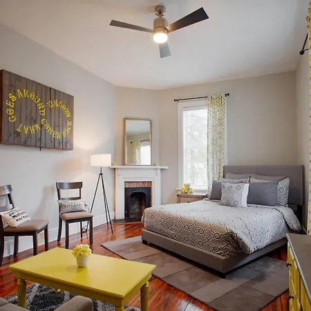 414B Waldburg St - 2 Bedroom Oasis Near Forsyth Park-2
