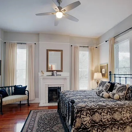 420Waldburg A - Modern Apt With Southern Charm Blocks From Forsyth-2