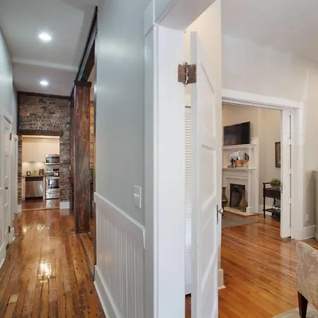 416A Waldburg St - Newly Renovated 1920'S Historic District Apt-3