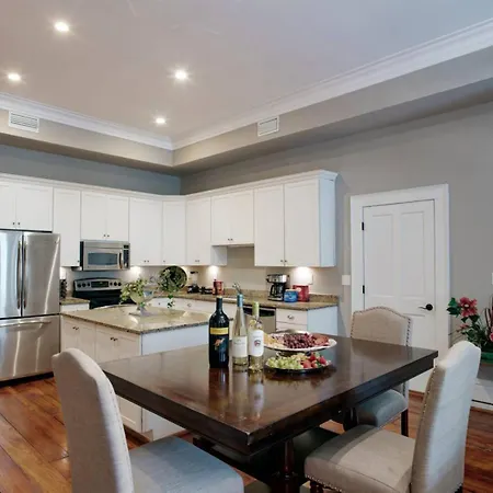 201 York #2 - Newly Renovated Parkside Apt!-3