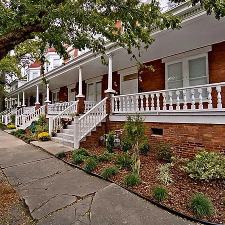 414B Waldburg St - 2 Bedroom Oasis Near Forsyth Park-3