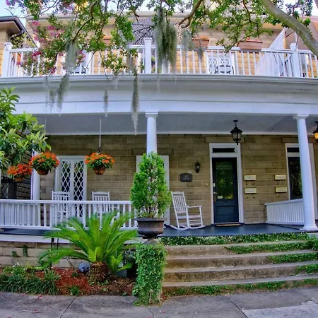 Downtown Savannah Oasis-3
