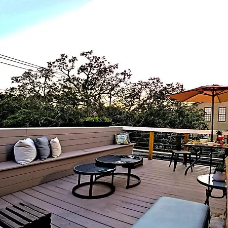 Sprawling Penthouse With Rooftop Deck Blocks From The River-2