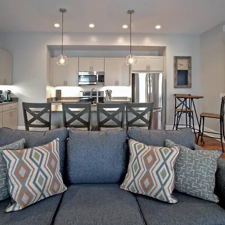 Newly Renovated 4 Bed 3 Bath And 2 Parking Spots-2